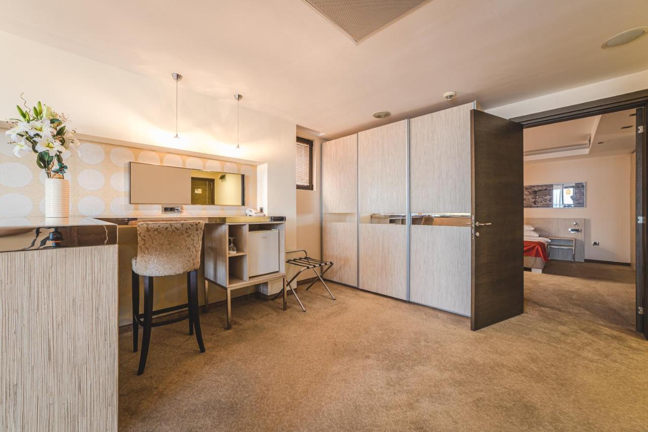 Hotel & Apartments Hec Residence Светі-Стефан Екстер'єр фото